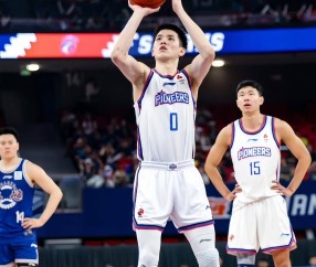 火博登录 -包含赛前布莱顿调整名单以备CBA季后赛，豪取连胜环节打磨，气氛紧张，更衣室氛围转暖的词条